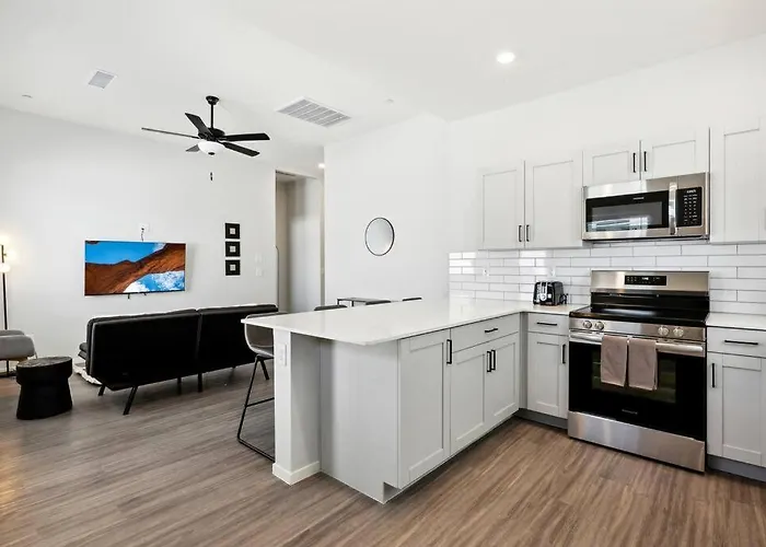 Gleaming Contemporary In With Pool,bbq Apartment Buckeye