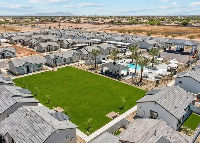 Apartment Gleaming Contemporary In With Pool,bbq Buckeye