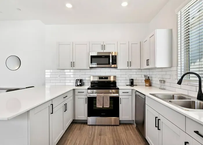 Gleaming Contemporary In With Pool,bbq
