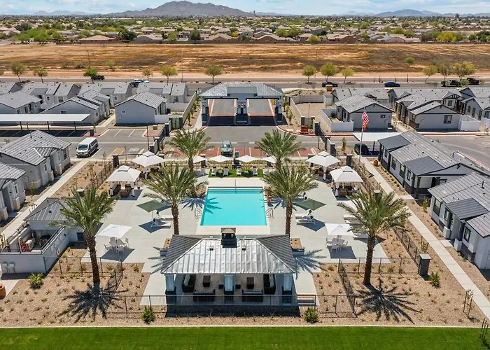 Gleaming Contemporary In With Pool,bbq Buckeye