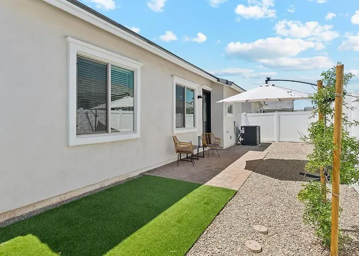 Gleaming Contemporary In With Pool,bbq * Buckeye