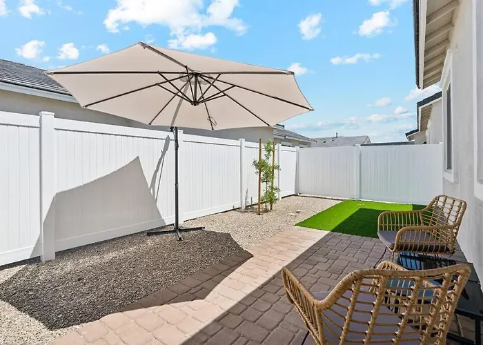 Gleaming Contemporary In With Pool,bbq
