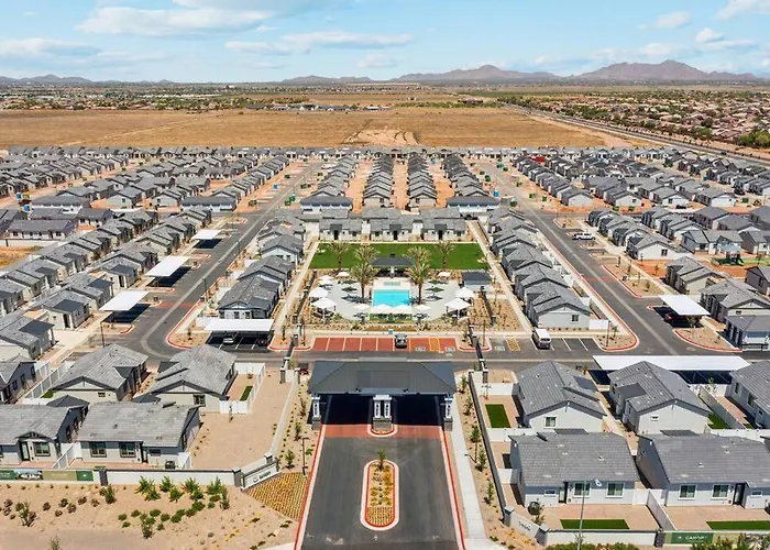 Gleaming Contemporary In With Pool,bbq Apartment Buckeye