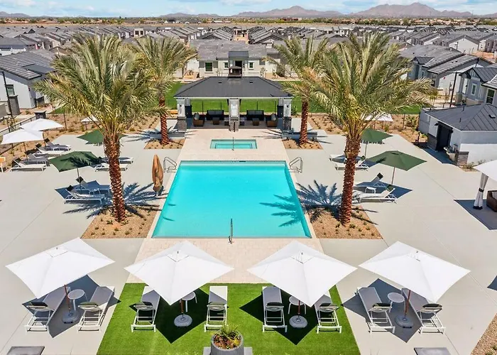 Gleaming Contemporary In With Pool,bbq *