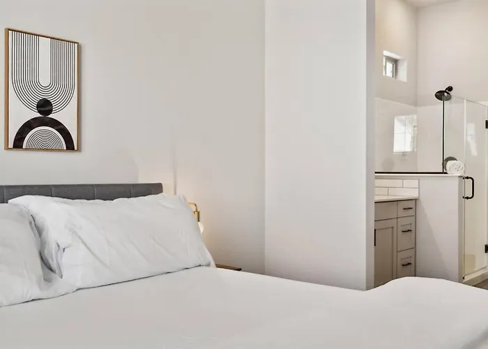 Gleaming Contemporary In With Pool,bbq Apartment Buckeye