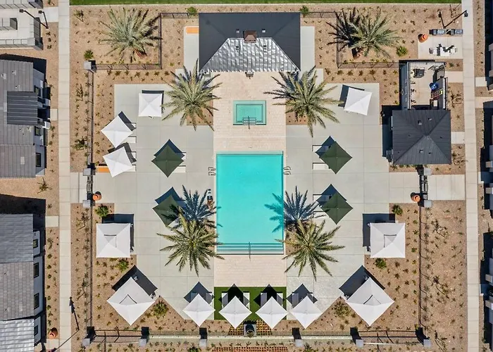Gleaming Contemporary In With Pool,bbq Apartment